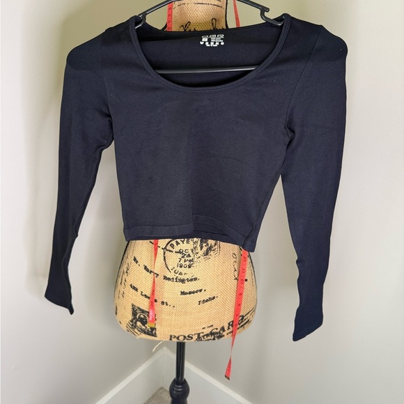 Black Long Sleeve Crop Top - Picture 5 of 7
